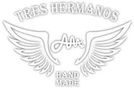 TRES HERMANOS